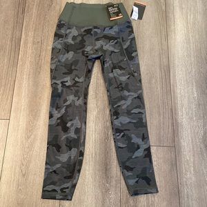 Gap Fit Revolution Sculpt leggings. BNWT. Army camouflage green. XS